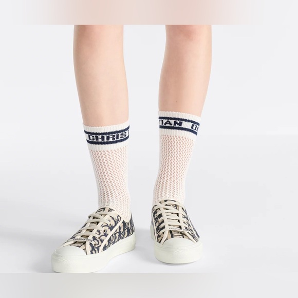 Walk'n'Dior Sneaker - Authentic -
Deep Blue Dior Oblique Embroidered Cotton. - Picture 5 of 13